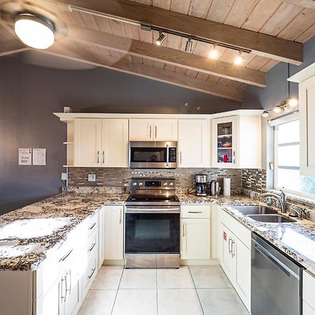 Newly Renovated 3Br2Ba Duplex With Private Dock Villa Key Colony Beach Exterior photo