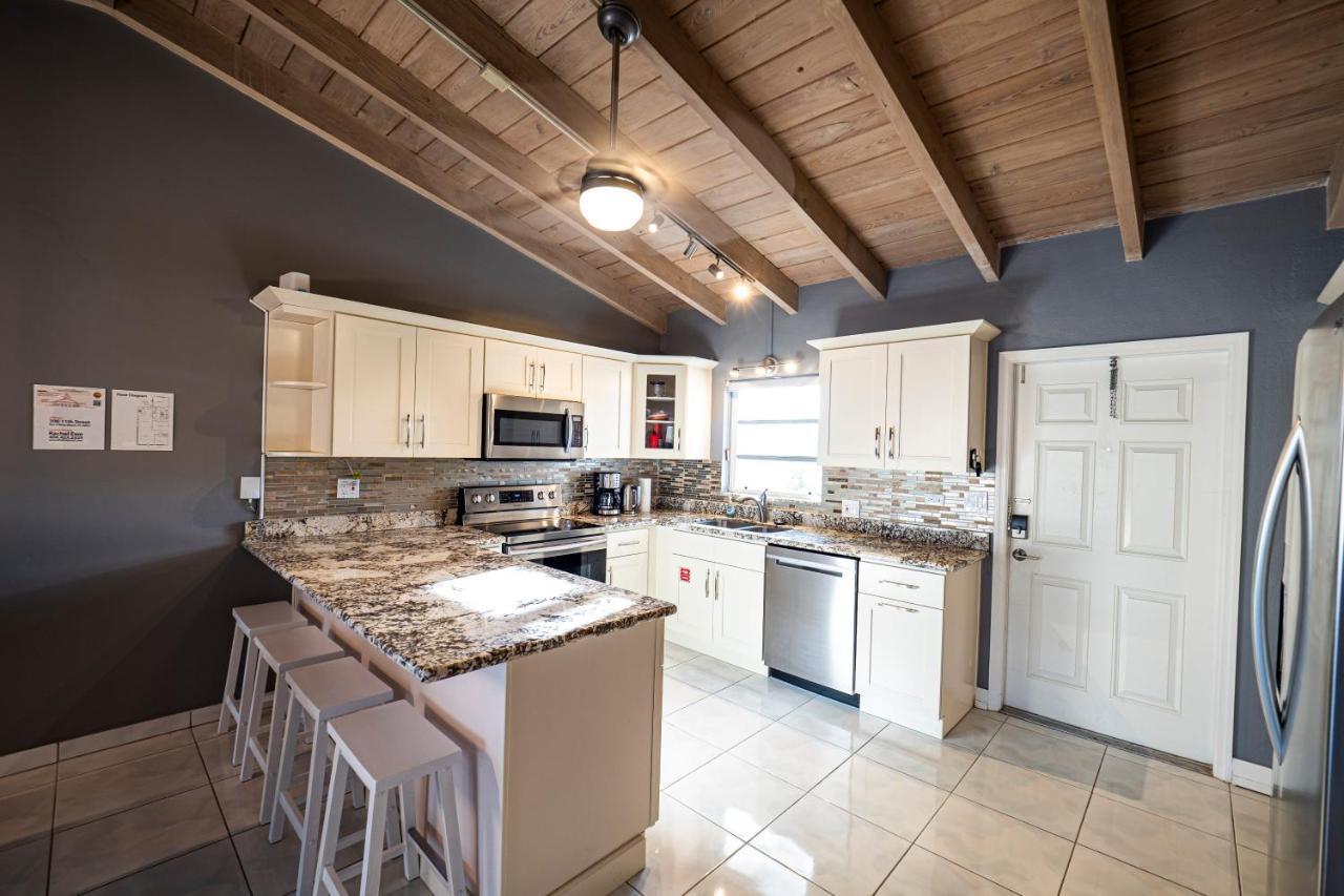 Newly Renovated 3Br2Ba Duplex With Private Dock Villa Key Colony Beach Exterior photo